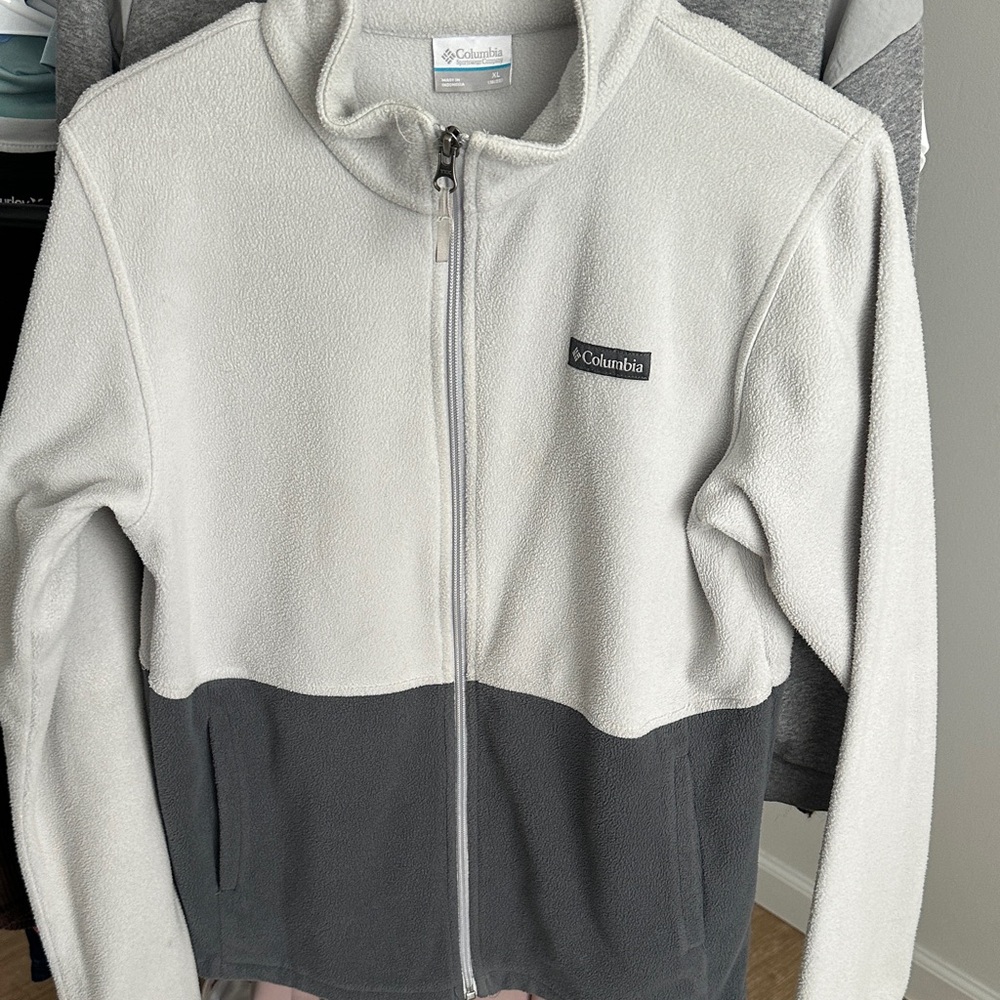Columbia Light and Dark Gray Fleece Jacket